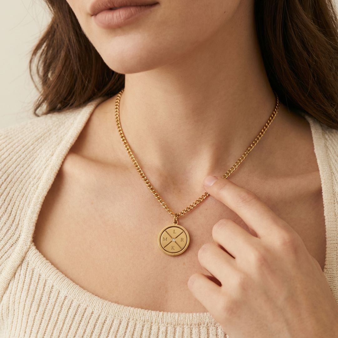Gegraveerde Kompas Ketting met Zirkonia