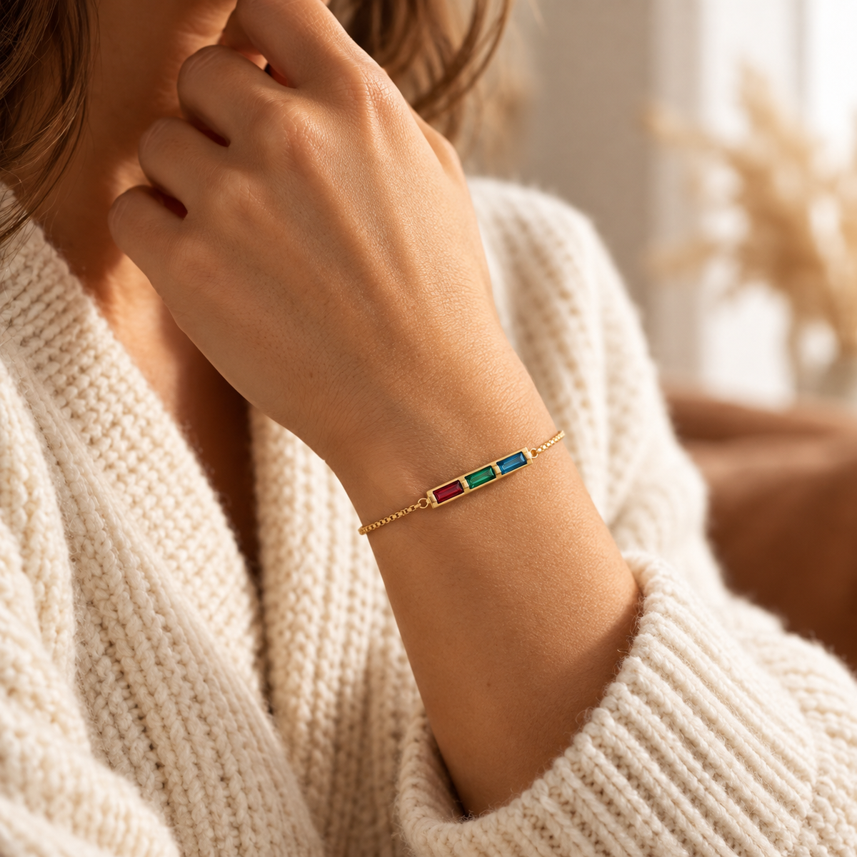 Gepersonaliseerde Geboortesteen Armband – BIYO draagimpressie van de afgebeelde uitvoering