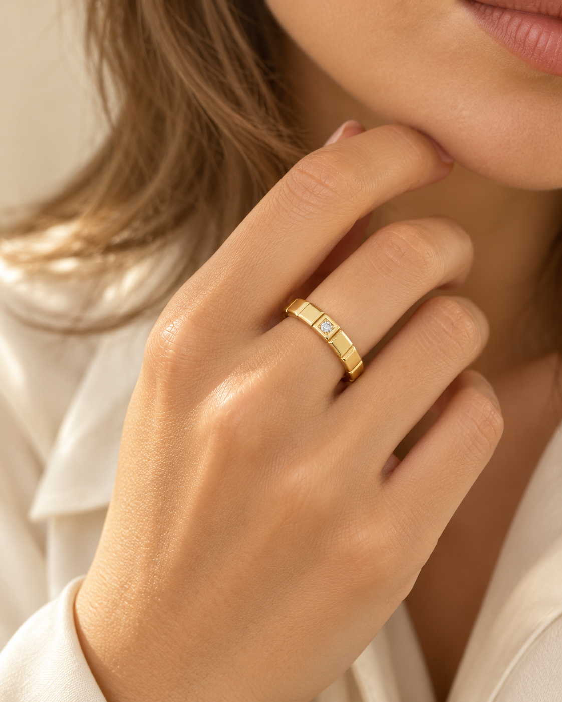 Vierkante Solitaire Ring – Goud / 5 – BIYO draagimpressie