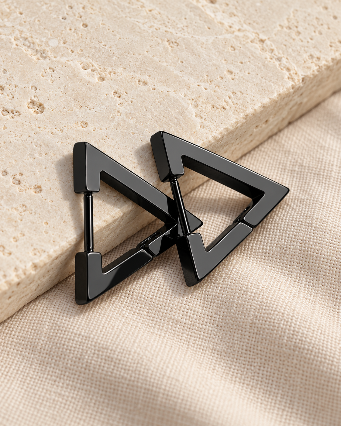 BIYO Driehoek / Zwart – productrender
