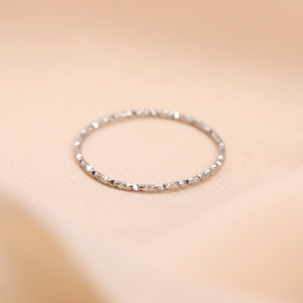 Fijne Glinsterring – Rond / Zilver