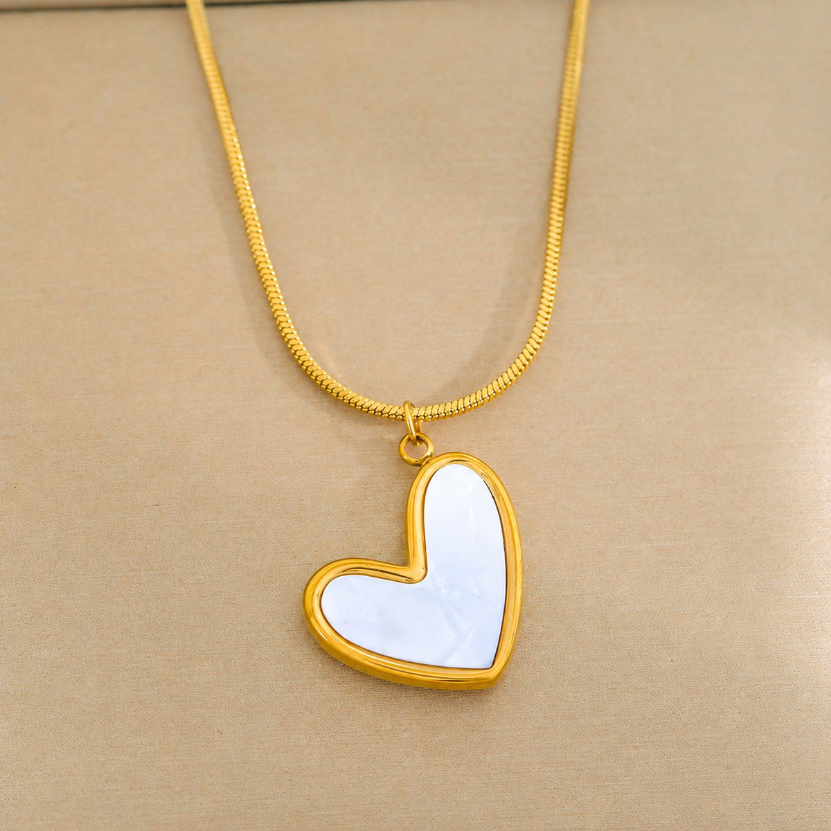 Hanger Ketting met Parel of Hart – Parelmoer hart