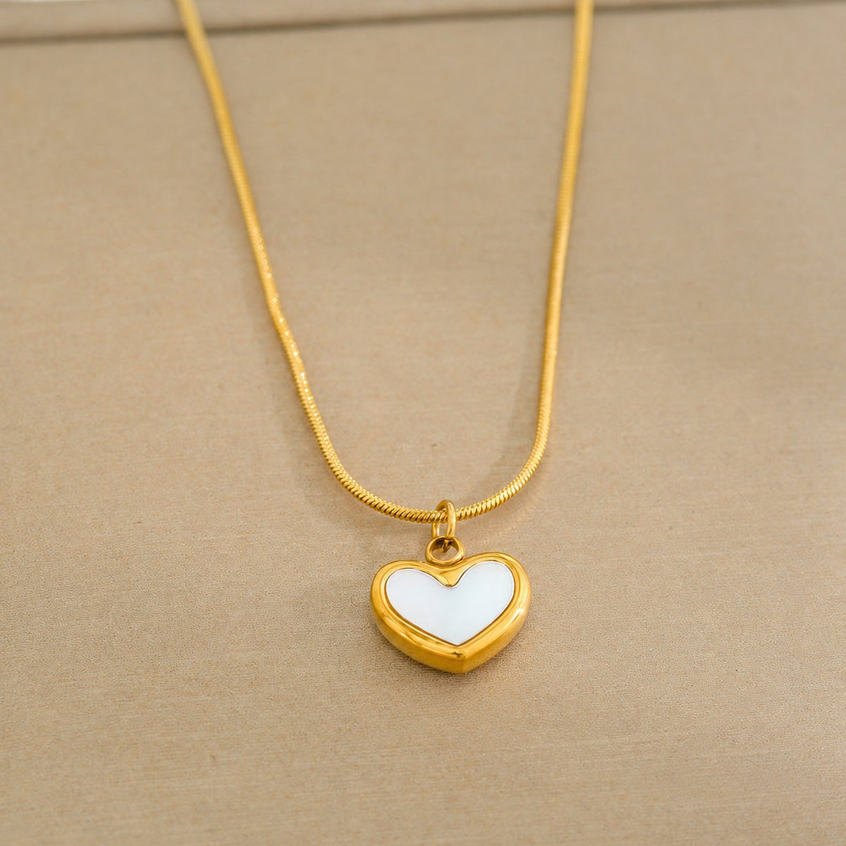 Hanger Ketting met Parel of Hart – Parelmoer hartje