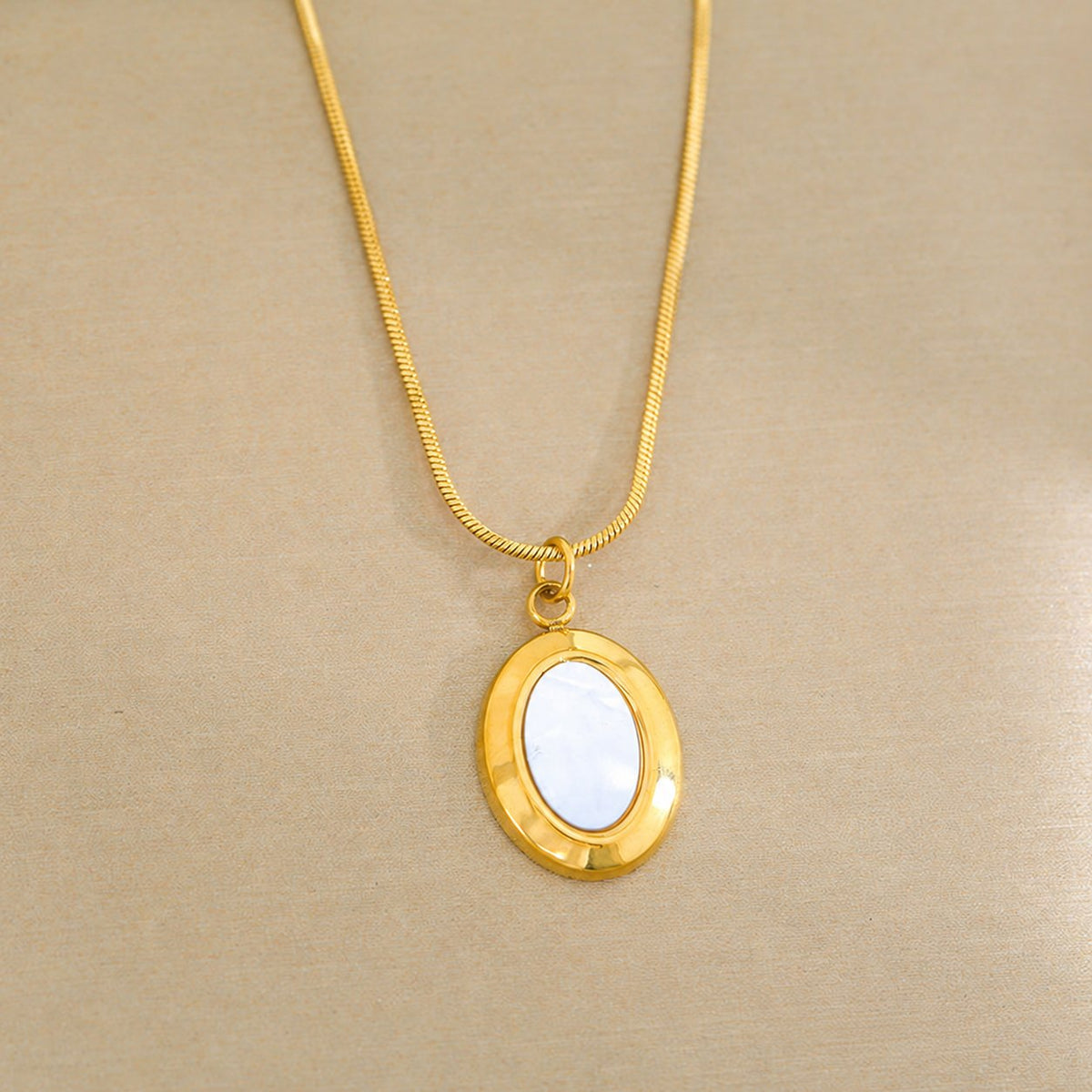 Hanger Ketting met Parel of Hart – Parelmoer ovaal
