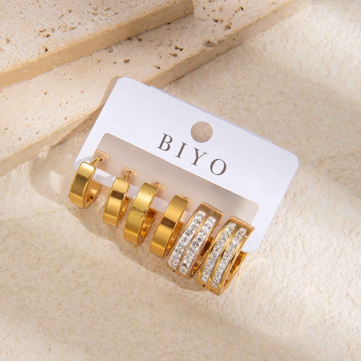 Set de tres pares de pendientes en color oro – circonitas doble pequeño – tarjeta BIYO